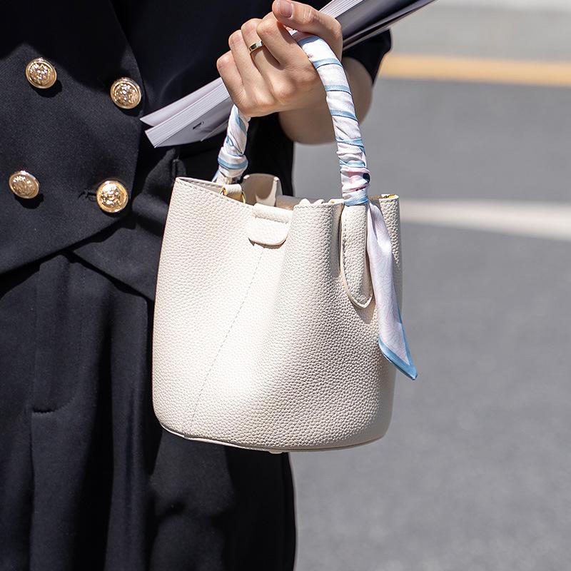 Bucket bag 2025 new handbag women's fashion simple atmospheric texture popular in Europe and the United States retro leather messenger bag