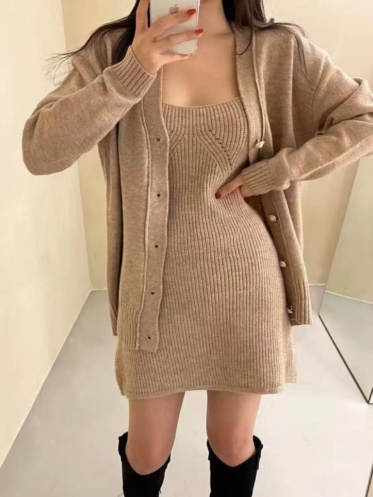 Spicy Girl V-Neck Sweater & Hip-Hugging Skirt Two-Piece Set: Long-Sleeve Cardigan Jacket & Camisole Dress for Autumn/Winter.