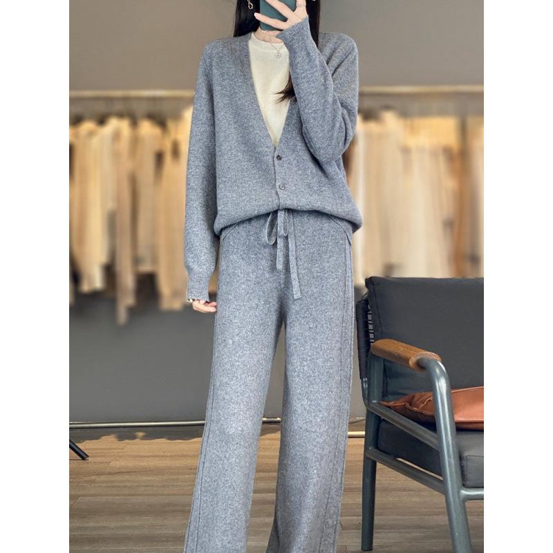 Autumn/Winter 2025 Women's Pure Wool Round Neck Two-Piece Set: Knit Top & High-Waisted Wide-Leg Pants