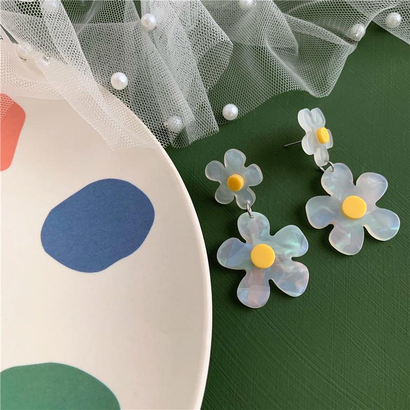 Korean Clear White Daisy Acrylic Flower Drop Earrings Lovely Heart Sunflower Big Long Earrings Fashion Women Jewelry Pendientes