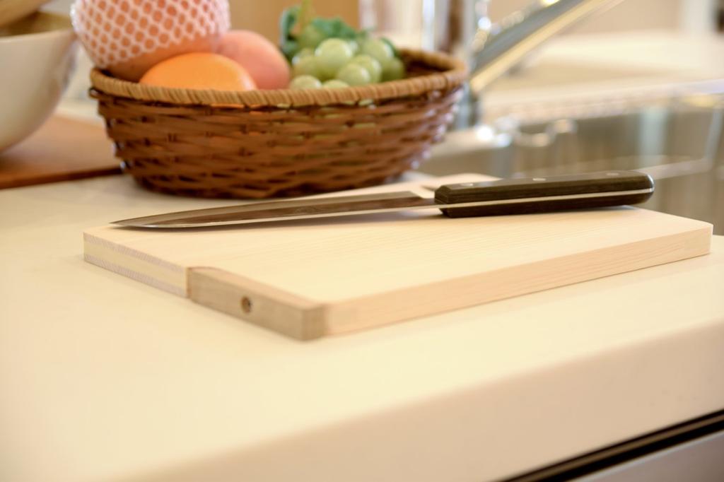 Umezawa Wooden Cutting Board Tono Hinoki Freestanding Stand Type 27 x 18 x Thickness Made in Japan 444301 1.5cm