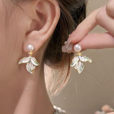 Cercei cu perle și pandantiv petală rafinat pentru femei, accesoriu zilnic la modă personalizat, bijuterii pentru petreceri, cadouri pentru ziua de naștere, aniversare