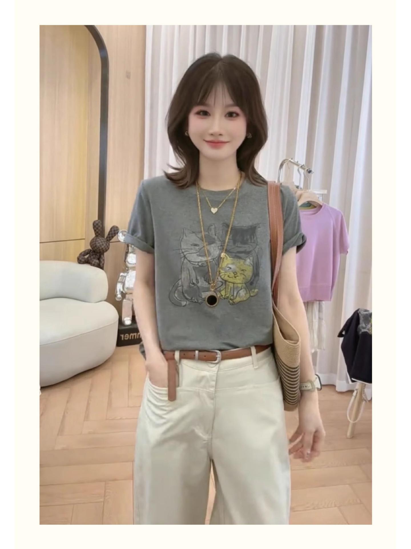 

Женская футболка с коротким рукавом с мультяшным принтом кошки - Летняя повседневная мода 2025, Универсальный и трендовый топ свободного кроя XL for 128-145 jin серый