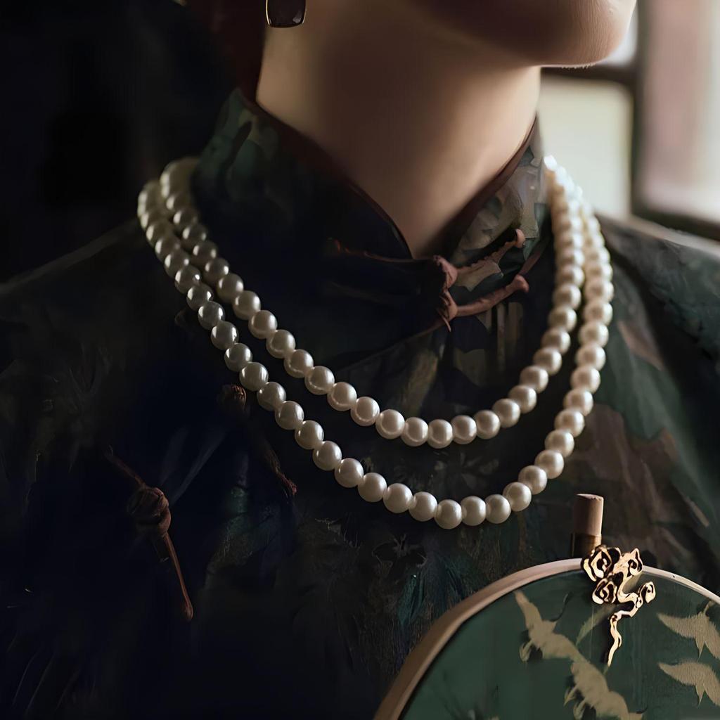 Elegant Retro Pearl Double-Layer Necklace: Small Fragrance Style, Versatile for Sweaters, Perfect Cross-Border Accessory for Women.