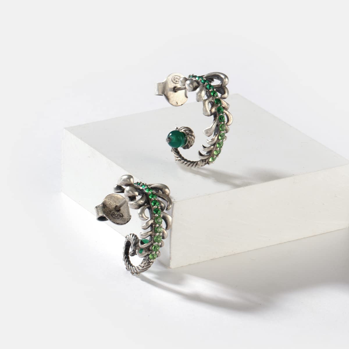 Серьги CaratLane Unlearn из окисленного серебра 925 пробы — фото 4