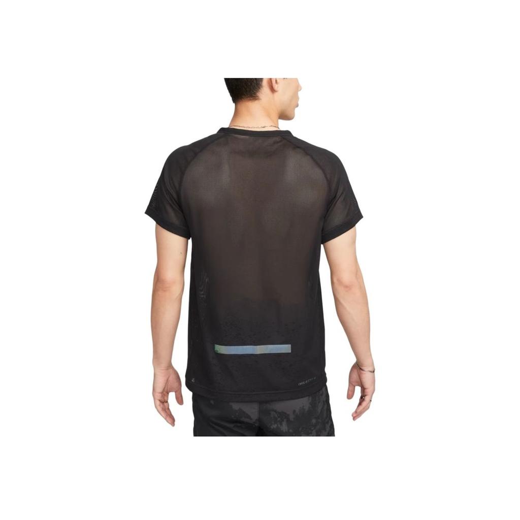 Nike Ανδρικό T-shirt Δρόμου με Ανακλαστική Ριγέ Λαιμόκοψη Dri-Fit Adv Μαύρο DX0854-010