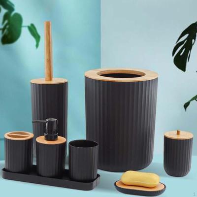 Ensemble d'accessoires de salle de bain modernes, boîte à tampons, distributeur de poubelles, brosse de toilette pour les clubs d'hôtels