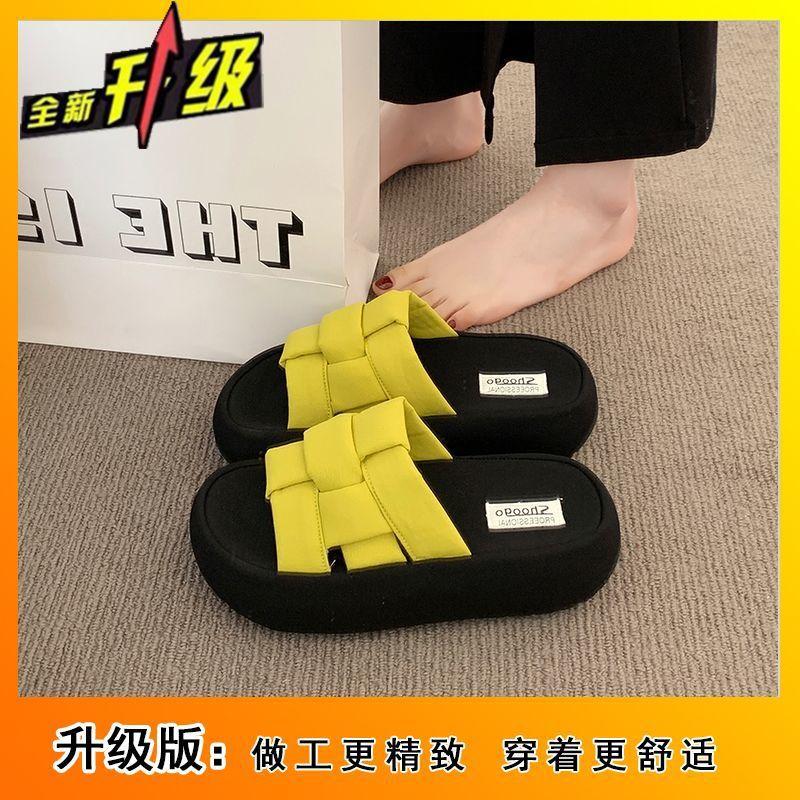 Open-toed versatile high-end woven slippers for women 2025 summer new models, fashionable thick-bottomed one-word cool slippers for women