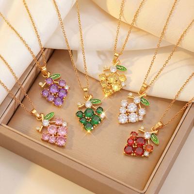 Sommerlicher Leichter und Frischfarbener Trauben-Halsketten-Schmuck für Damen mit Schlichtem und Elegantem Design. Halskette aus Titanstahl.