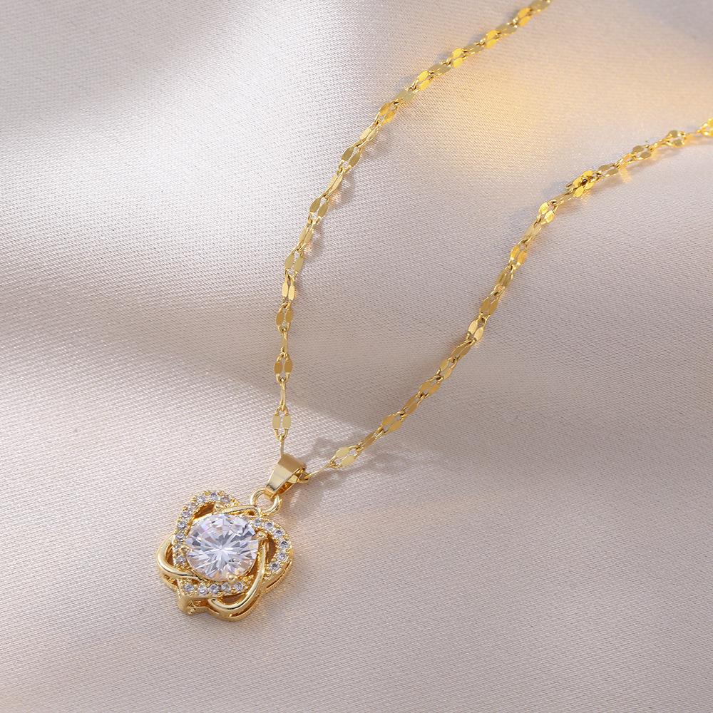 

Japanese-Korean Style Double Heart Zircon Titanium Necklace for Women