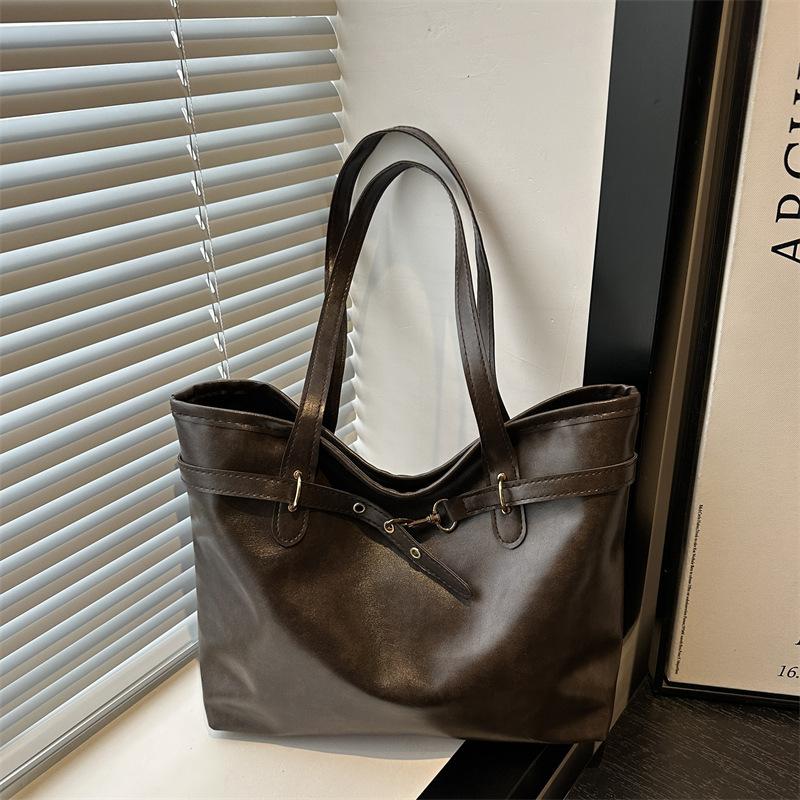 

2025 новая мода универсальная большая вместимость женская наплечная сумка-мессенджер повседневный нишевый дизайн портативная сумка-тоут