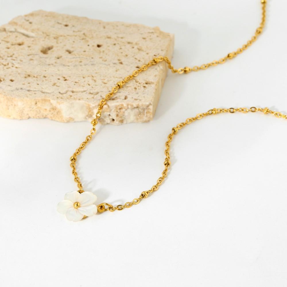 ins French light luxury white shell peach blossom pendant necklace women's plated 18k gold stainless steel exquisite collarbone chain