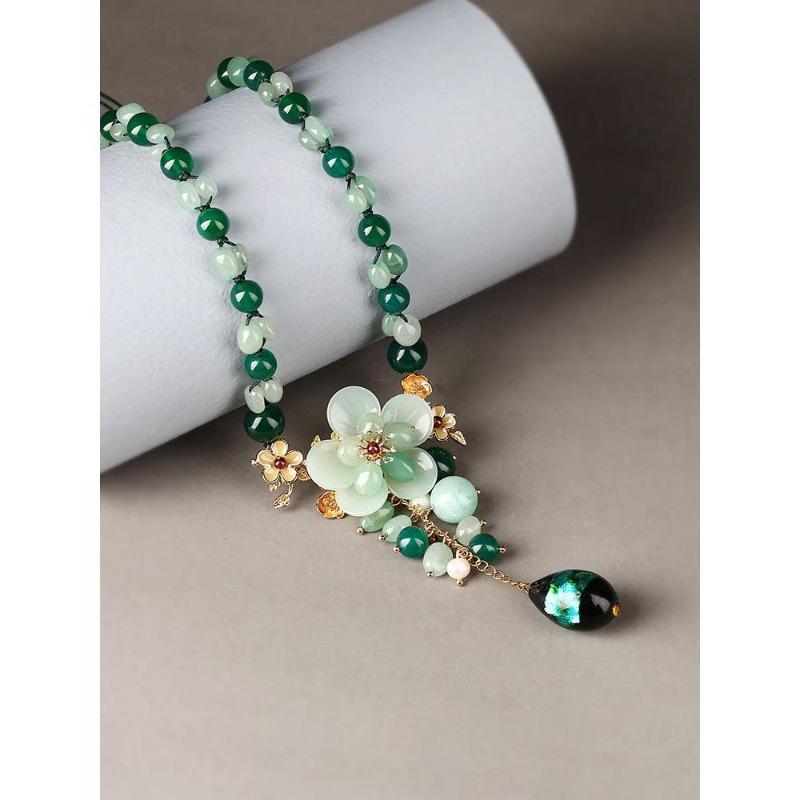 GEMCHIC Women's Vintage Green Aventurine & Glass Bead Flower Pendant Necklace Ethnic Style Handmade Statement Jewelry