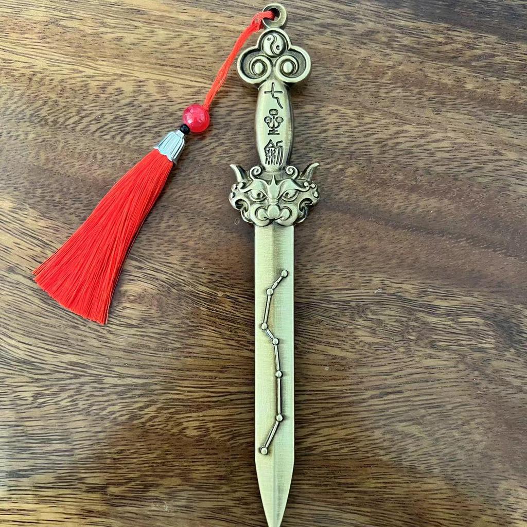 Přívěsek Měděný meč Sedmi hvězd: Taoistický magický nástroj s designem Velkého vozu a Bagua