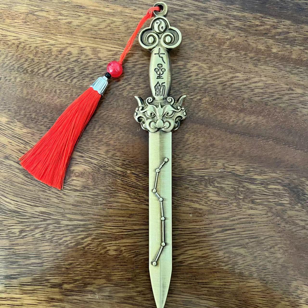 Подвеска Меч Семи Звезд из меди: Даосский магический инструмент с дизайном Большой Медведицы и Багуа Small (approx. 12.8 cm)