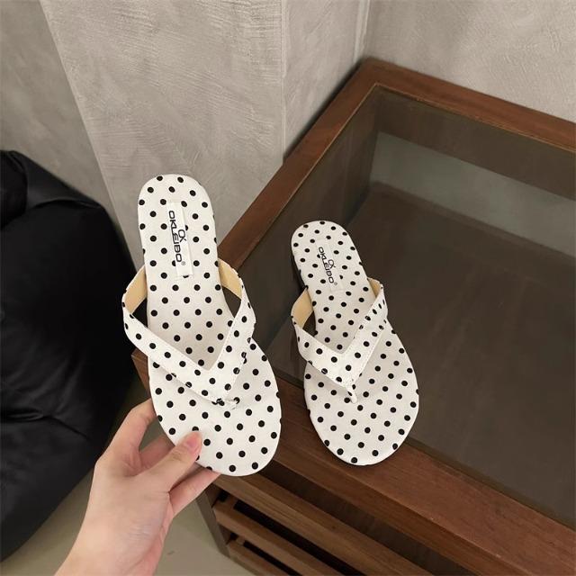 

Xiaoxiangfeng flip-flops, new flat-bottomed sandals in the summer of 2025, casual wear, round head beach slippers 40