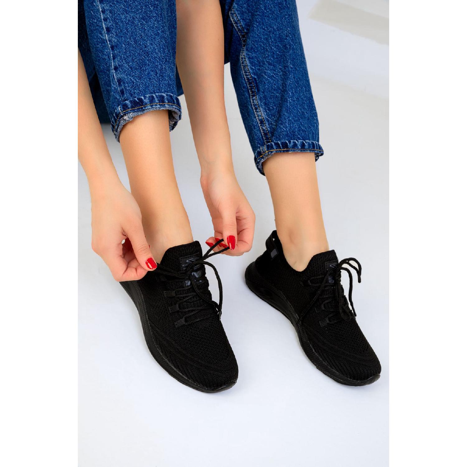 

Кроссовки Unisex черно-дымчатые 16884 41 бежевый