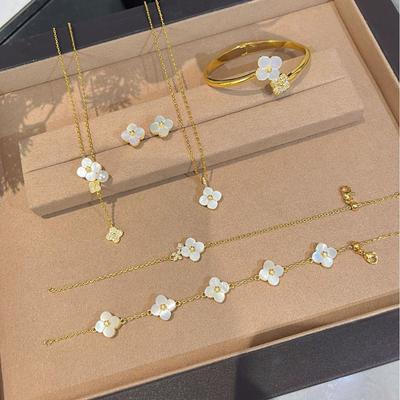 French Retro Four-Leaf Flower White Shell Fringed Necklace Five-Flower Bracelet Petal Temperament Premium Light Luxury Set