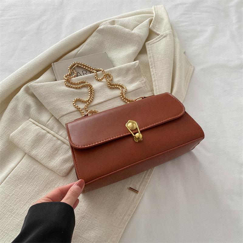 

Ретро мода однотонный универсальный замок маленькая сумка женская сумка на цепочке 2025 ранняя весна новая сумка-мессенджер маленькая квадратная сумка женская коричневый