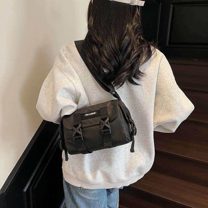 New 2025 Simple and Fashionable Large-capacity Foreign-style Street Shoulder Bag Personalized Fashion Messenger Bag Trendy Small Square Bag