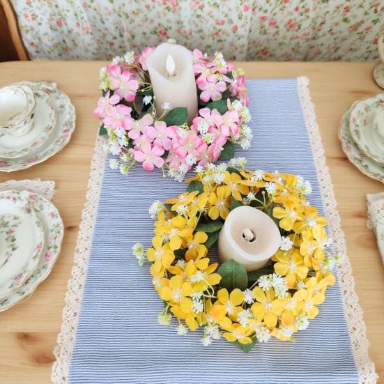 Umělý věnec na svíčku s divokými květy Malé květiny Držák na sloupovou svíčku pro venkovský styl Jarní svatba