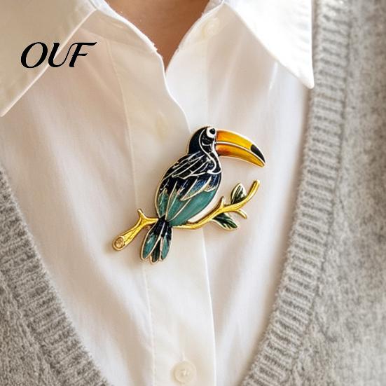Lightweight Bird Pin Toucan Brooch for Women Men, Enamel Alloy Lapel Colorful Pin, Clothing Accessories Suits Dresses Coats Handbags Hats Clothes