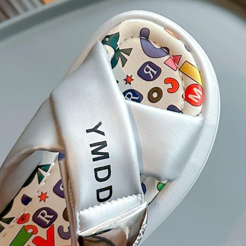 New 2025 Slippers Summer Versatile Comfort Kids Shoes Soft Soled Non Slip Casual Girl Shoe Cartoon Cute Graffiti Sandals Klapki