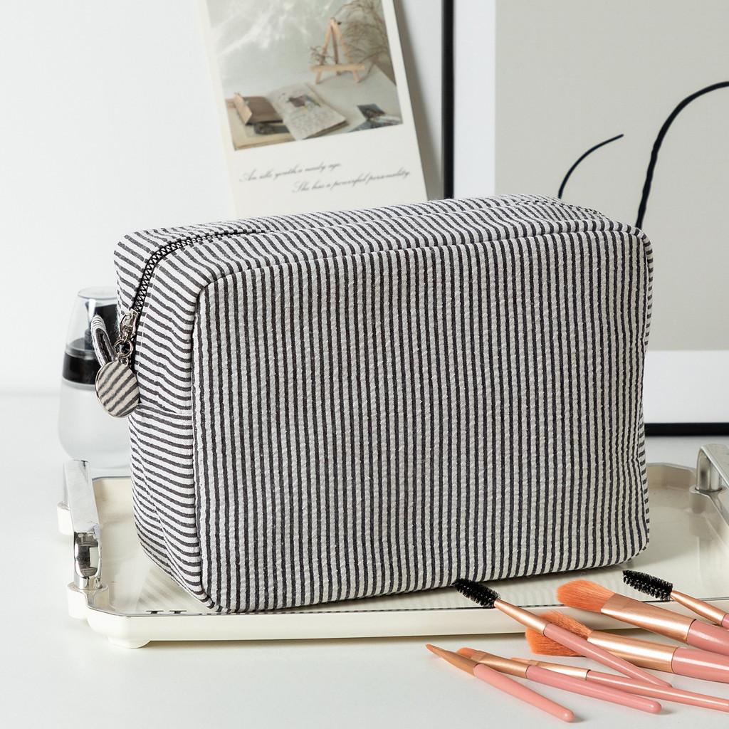 Vintage Striped Makeup Bag With Zipper Closure For Travel And Daily Use