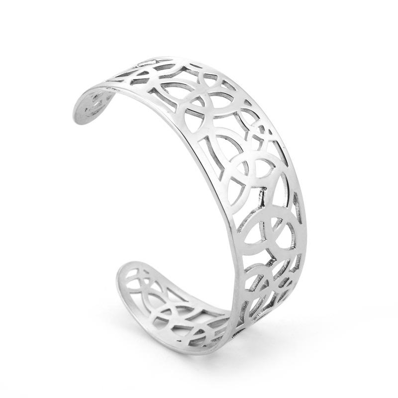 

Универсальный браслет из титановой стали с полым цветком и очень широким отверстием для пары