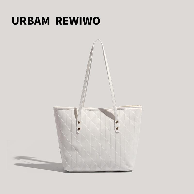 Textured Red Tote Bag for Women 2025 New Large Capacity Commuter Underarm Bag Fashionable Simple Versatile Bride Wedding Bag