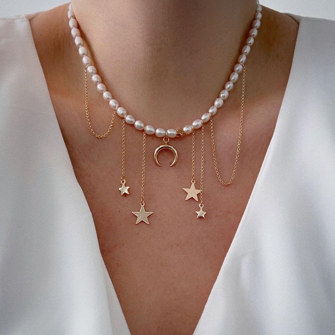 Pearl sweater chain wholesale European and American design sense tassel necklace female star moon light luxury choker necklace