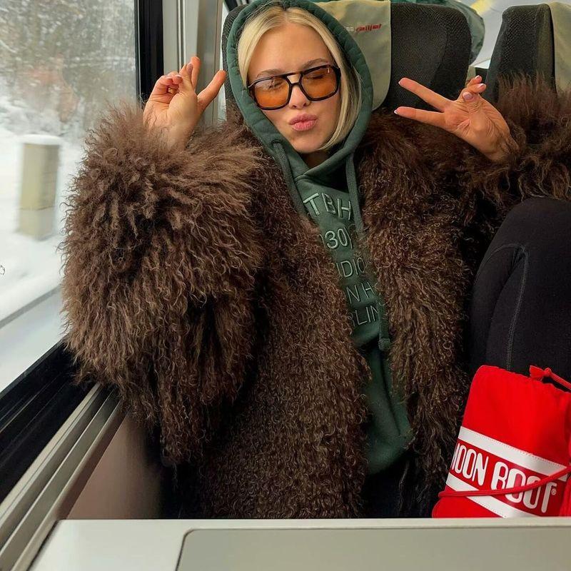 Fall and Winter New Women's Clothing Fashion Wind Lapel Long Sleeves Easiest for Match Artificial Fur Effect Plush Short Outwear