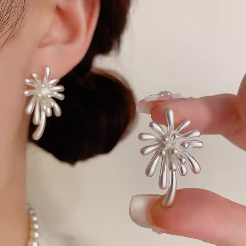 Gold Ring Earrings Women's Ear Buckles Light Luxury High-end Earrings Autumn and Winter Ring Earrings