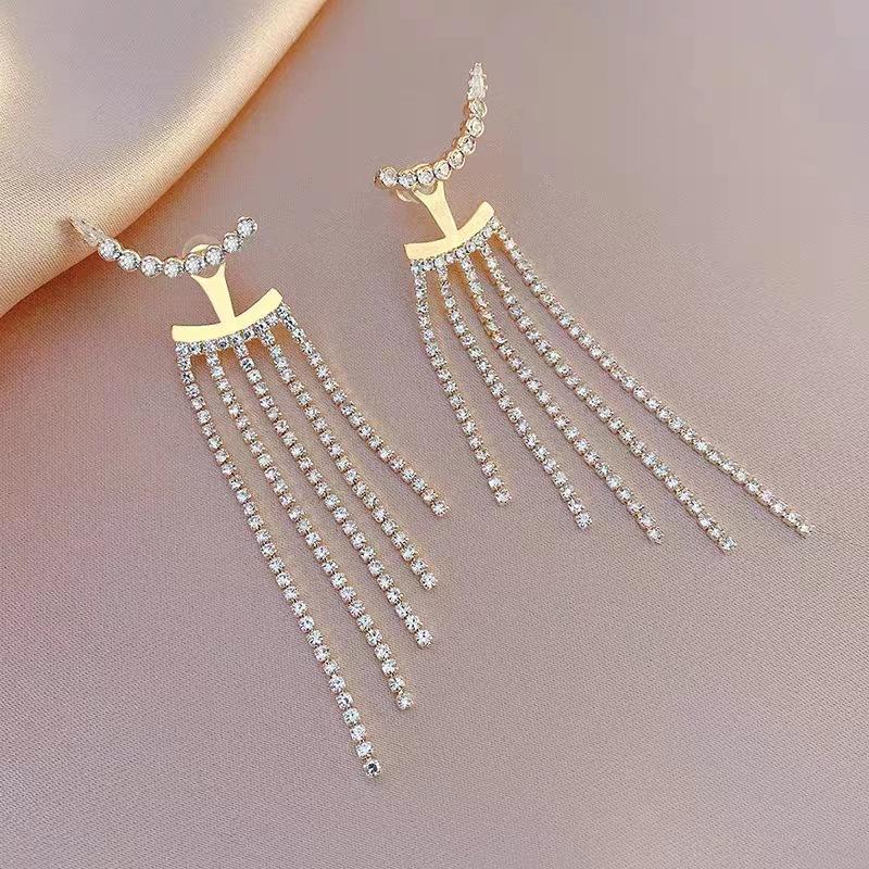 2 boucles d'oreilles pendantes incurvées pour femmes, élégantes boucles d'oreilles longues à pampilles en strass, magnifique zircon, cadeau de rendez-vous