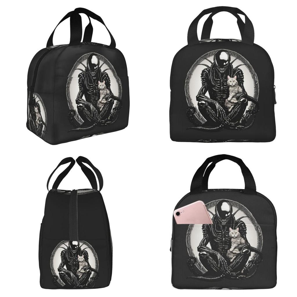 Xenomorph And A Cat Insulated Lunch Bag for Kids School Cooler Thermal Food Box Tote Portable Lunch Boxes Container