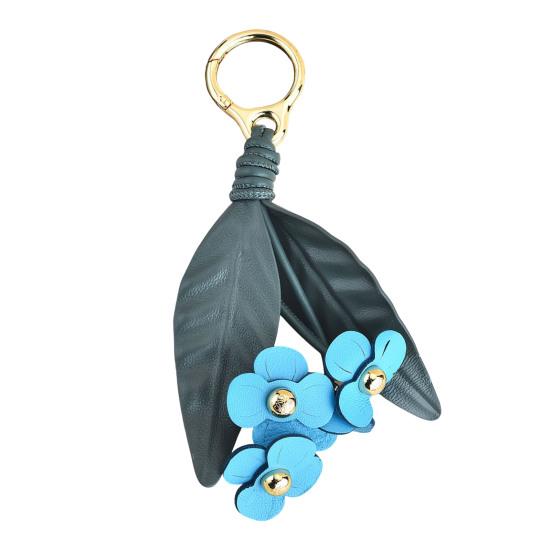 

Bag Pendant Imitation Leather Flower Design Handbag Ornament with Metal Buckle Scratch-Resistant Floral Keychain Commuter Bag Accessory
