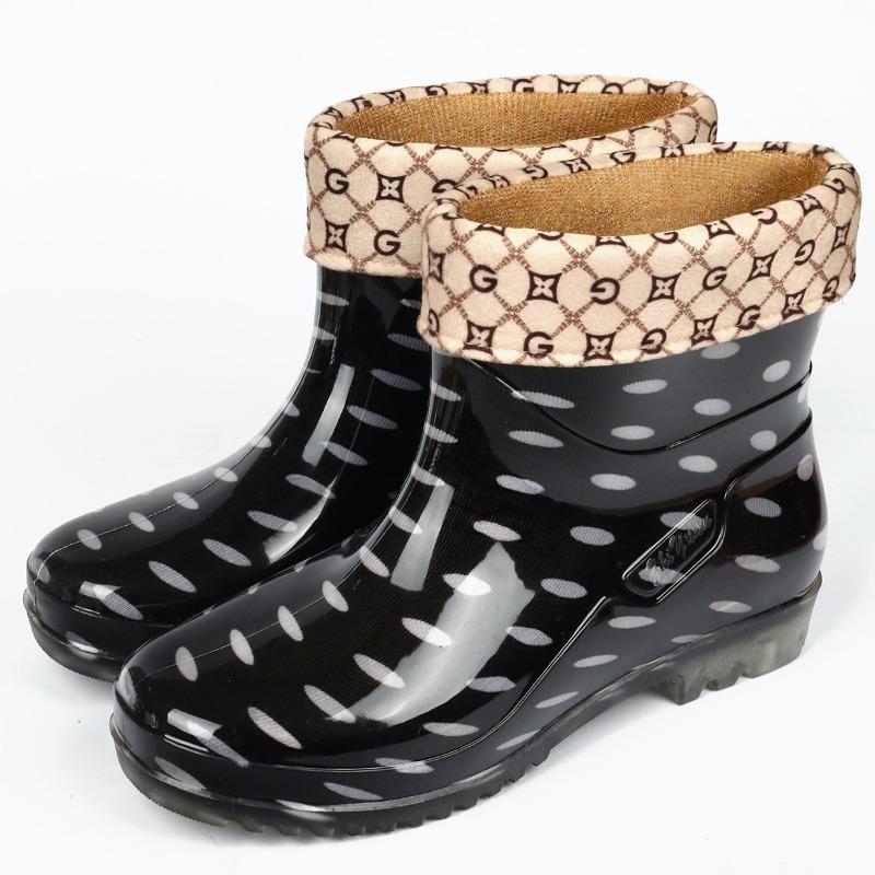 Fashion rain shoes women's trend short tube water shoes four seasons outside work shoes medium tube waterproof, nonslip and wearresistant rain boots