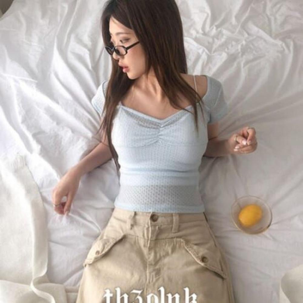 The Pink Slim FiT Sheer FronT Shirring T shirT