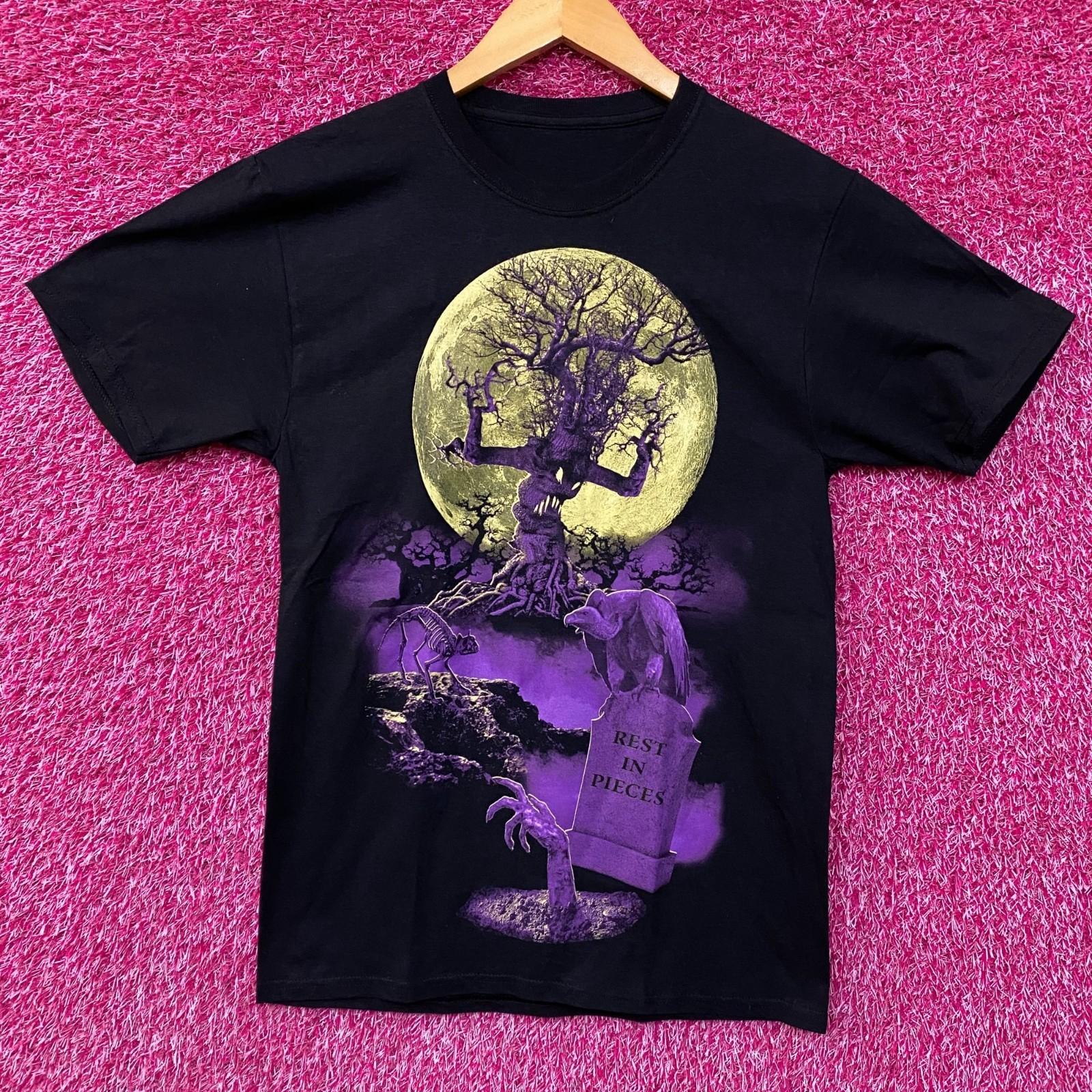 

Rest In Pieces Halloween Graveyard Scene T-Shirt Medium L