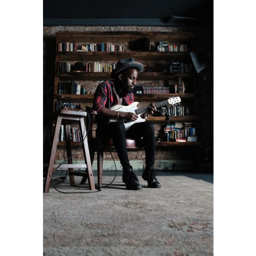 VOX SDC-1 mini BK mini guitar, black, short scale, regular tuning, ideal for women and children with small hands, includes carry bag