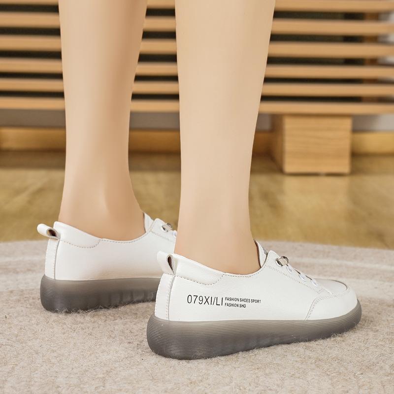 Small leather shoes autumn new beef tendon soft sole casual mother flat sole single shoes