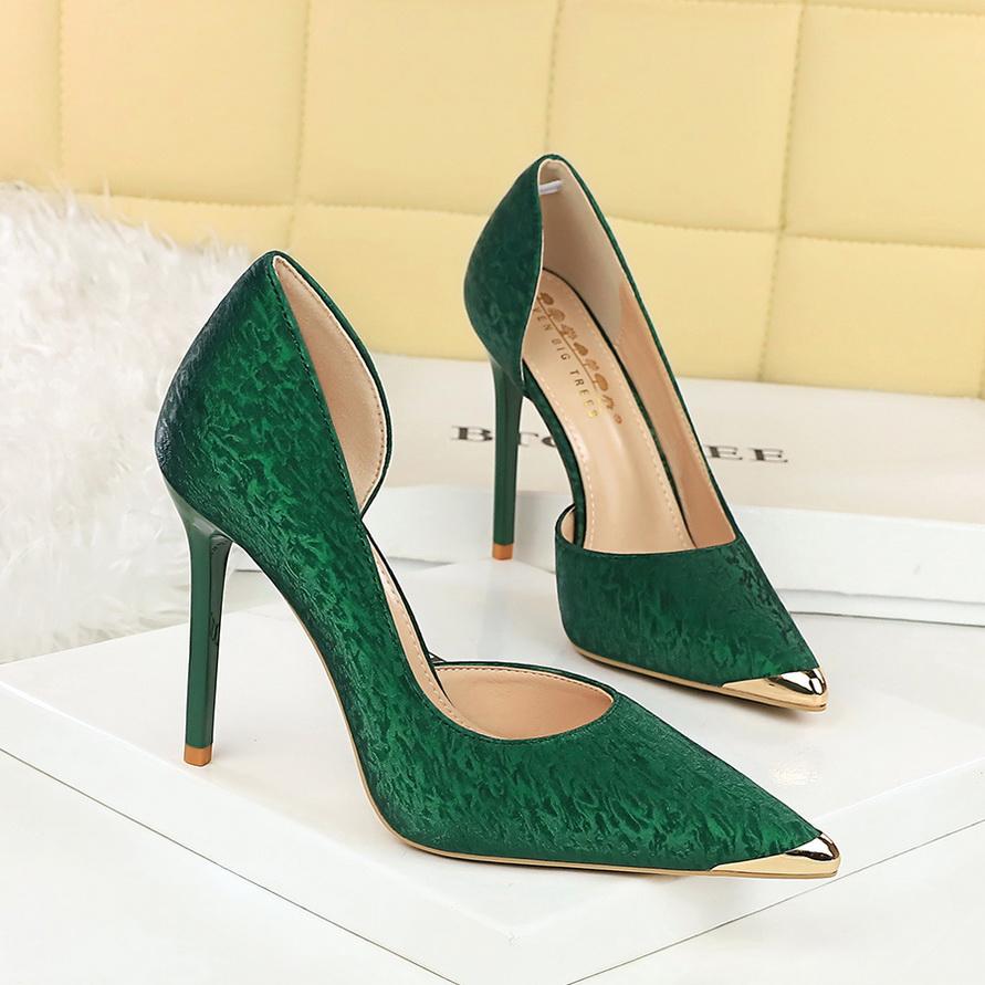 Spitze, spitz zulaufende, flache, ausgehöhlte High Heels für Damen, dünne Absätze, dekorative Metallsilberschuhe