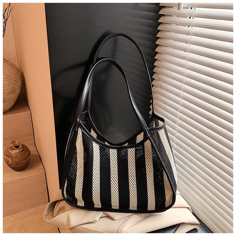 

Summer new travel leisure vacation lazy wind dumpling bag one shoulder oblique span commuter bag women чорний