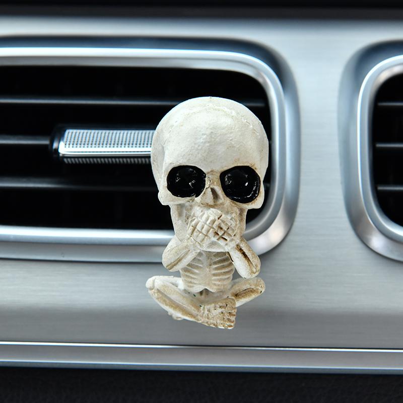 Creative car skull ornaments with the design of "see no evil, hear no evil, speak no evil", which are car interior decorations.