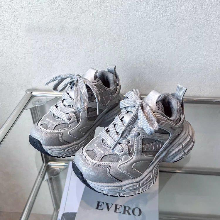

Girls shoes sneakers 2025 spring new children s fashion breathable dad shoes middle and older children s lightweight running shoes trend 37 серебряный
