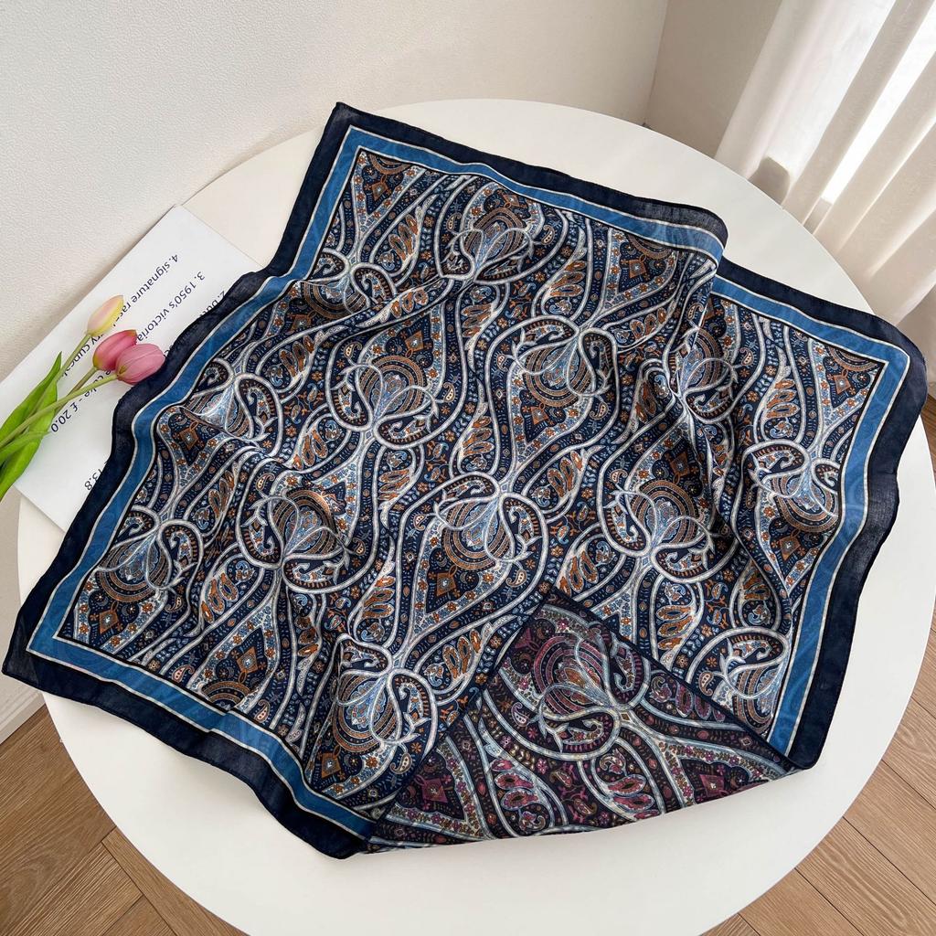 Summer new double-sided velvet scarf air-conditioned room with shawl women travel photo thin sunscreen 61 small square scarf