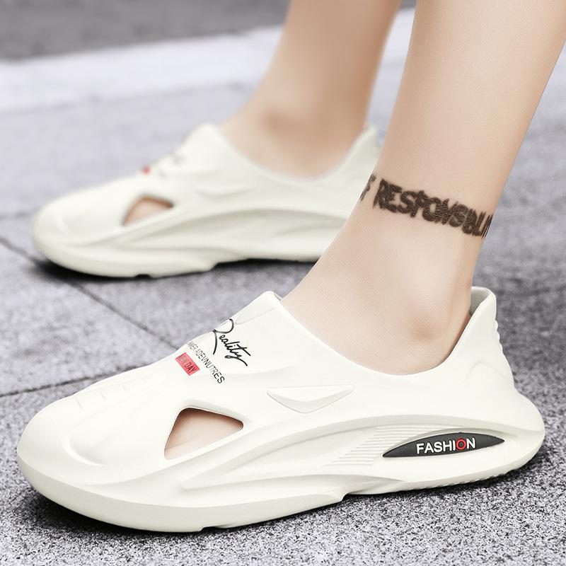 Hole Shoes Couple Slippers Stepping On Shit Platform Sandals Men's 2025 Summer New Women's Beach Bag Head Sandals