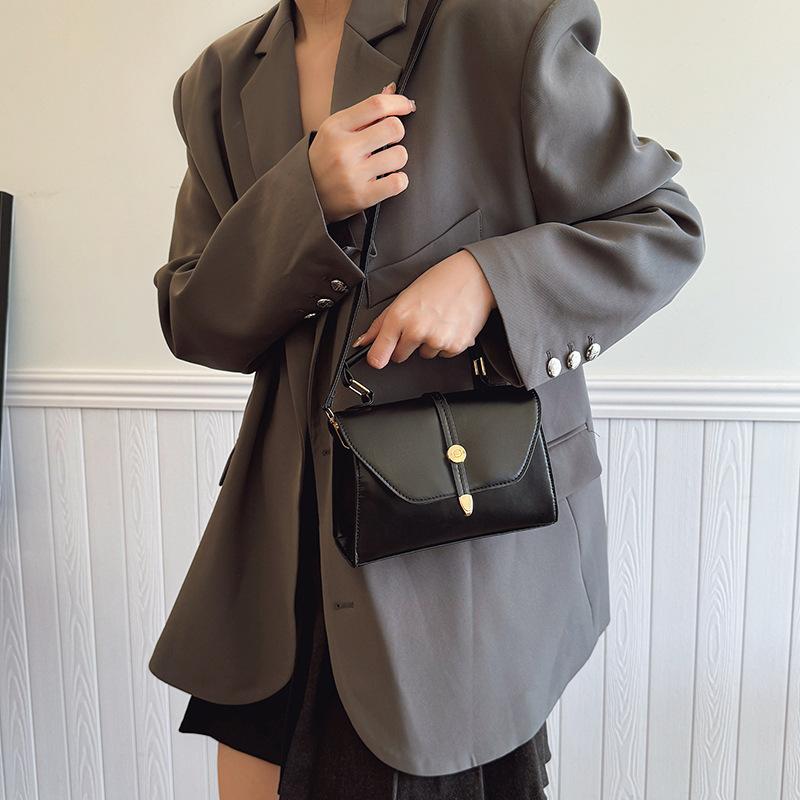 Retro fashion simple temperament small bag women's 2025 early spring new versatile ins messenger bag small square bag women's bag