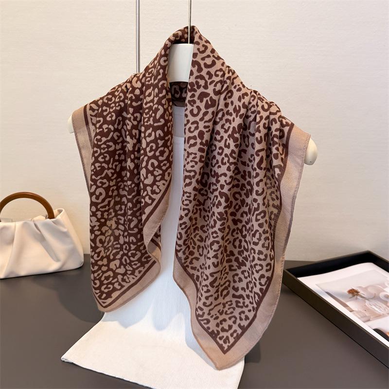 

Роскошный квадратный шарф с леопардовым принтом для женщин, хлопок-лен на ощупь, повязка на голову, шейный платок, галстук, женская повязка на голову, фуляр 68X68CM