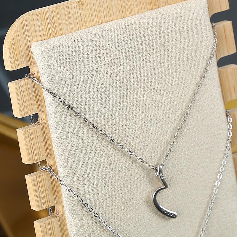 1 ks vertikální stojan na šperky a náhrdelníky z bambusu, vhodný pro prodejní prezentaci šperků a rodinné vystavení náhrdelníků